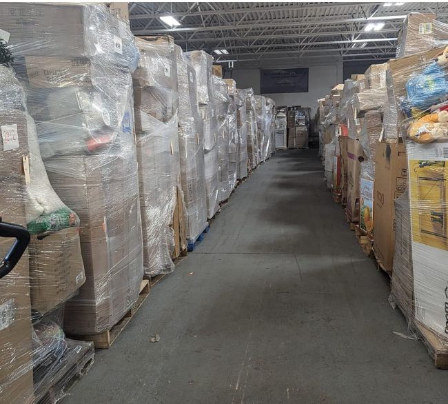 Leaders-in-Liquidation-alley-with-pallets (2)